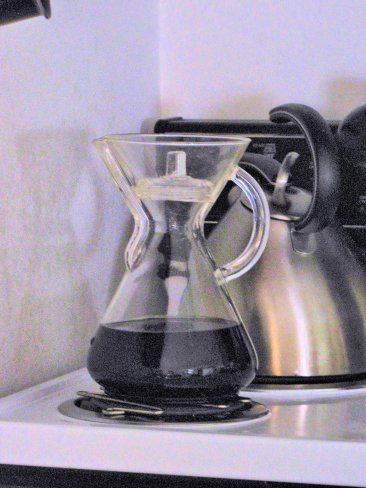Chemex pour over coffee maker non electric glass carafe American design manufacturing invention brewer drip